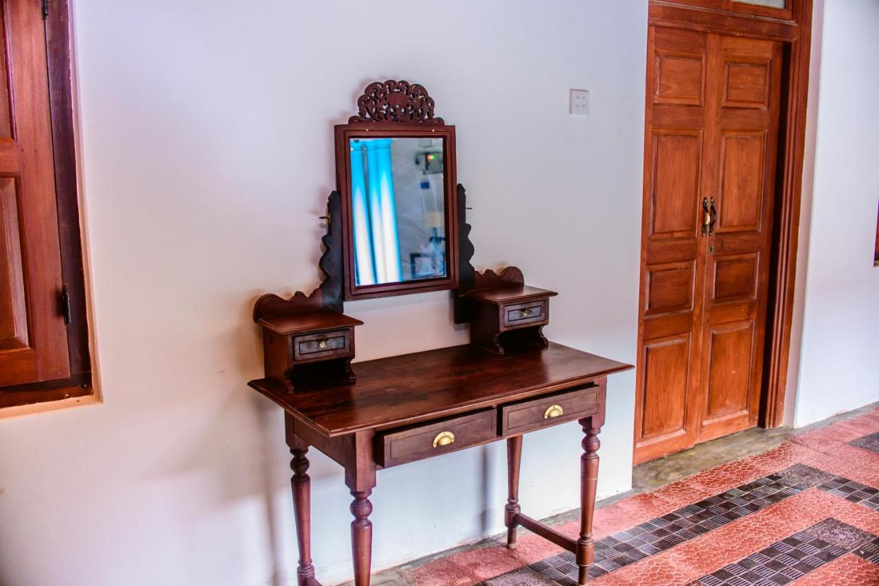 Thambu Illam Hotel Jaffna Eksteriør billede