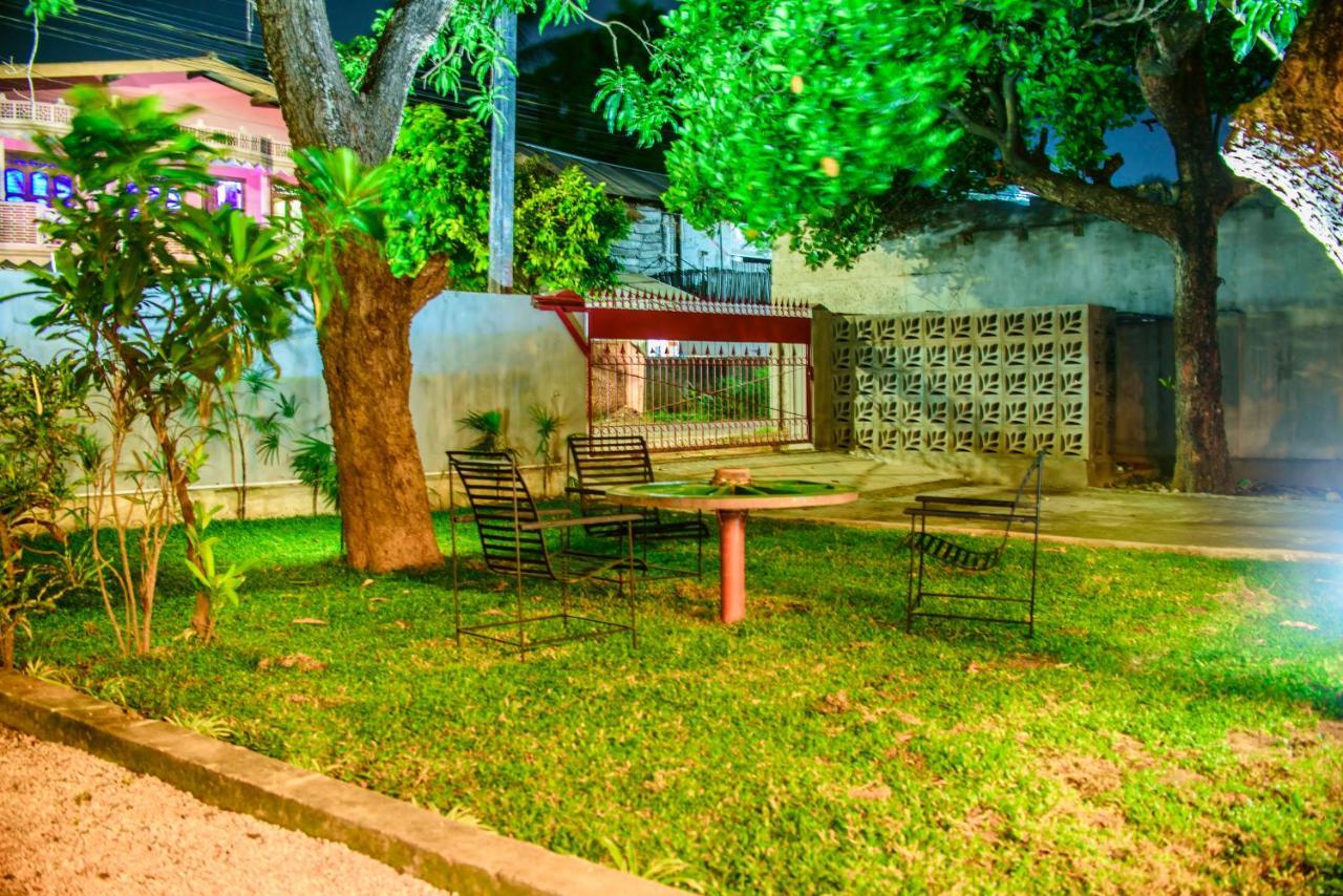 Thambu Illam Hotel Jaffna Eksteriør billede