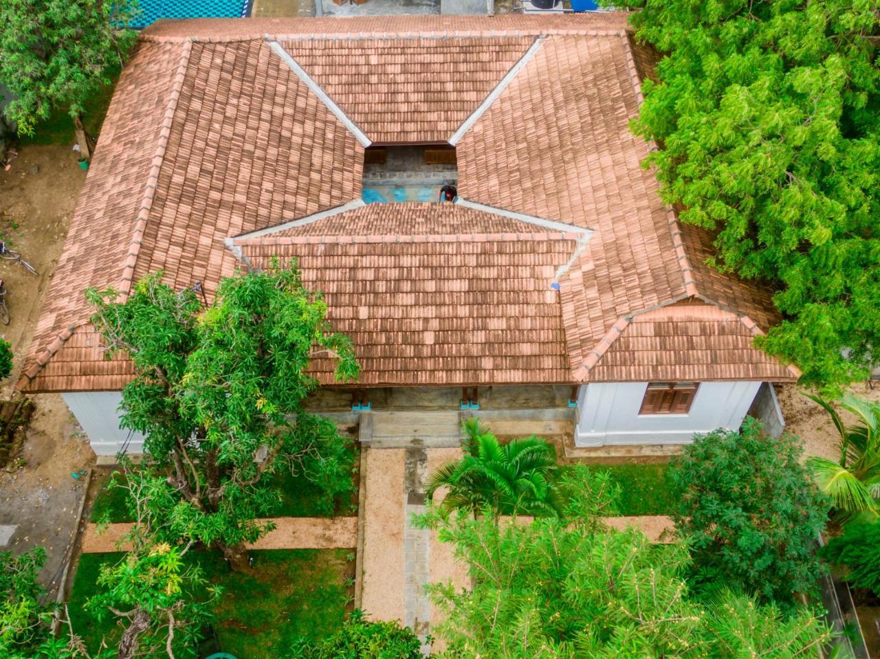 Thambu Illam Hotel Jaffna Eksteriør billede