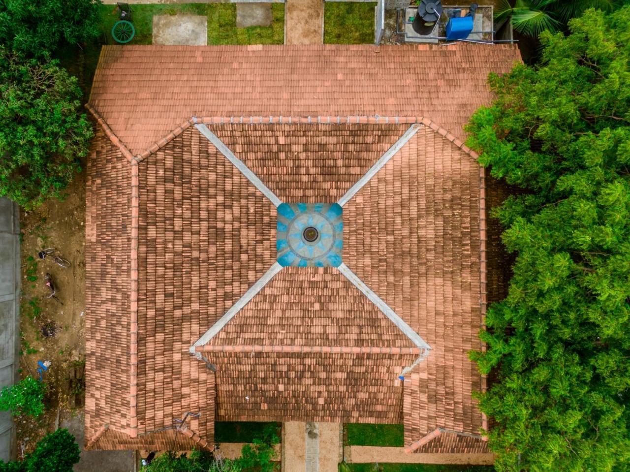 Thambu Illam Hotel Jaffna Eksteriør billede