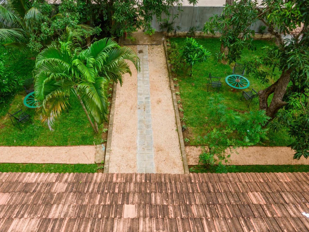 Thambu Illam Hotel Jaffna Eksteriør billede