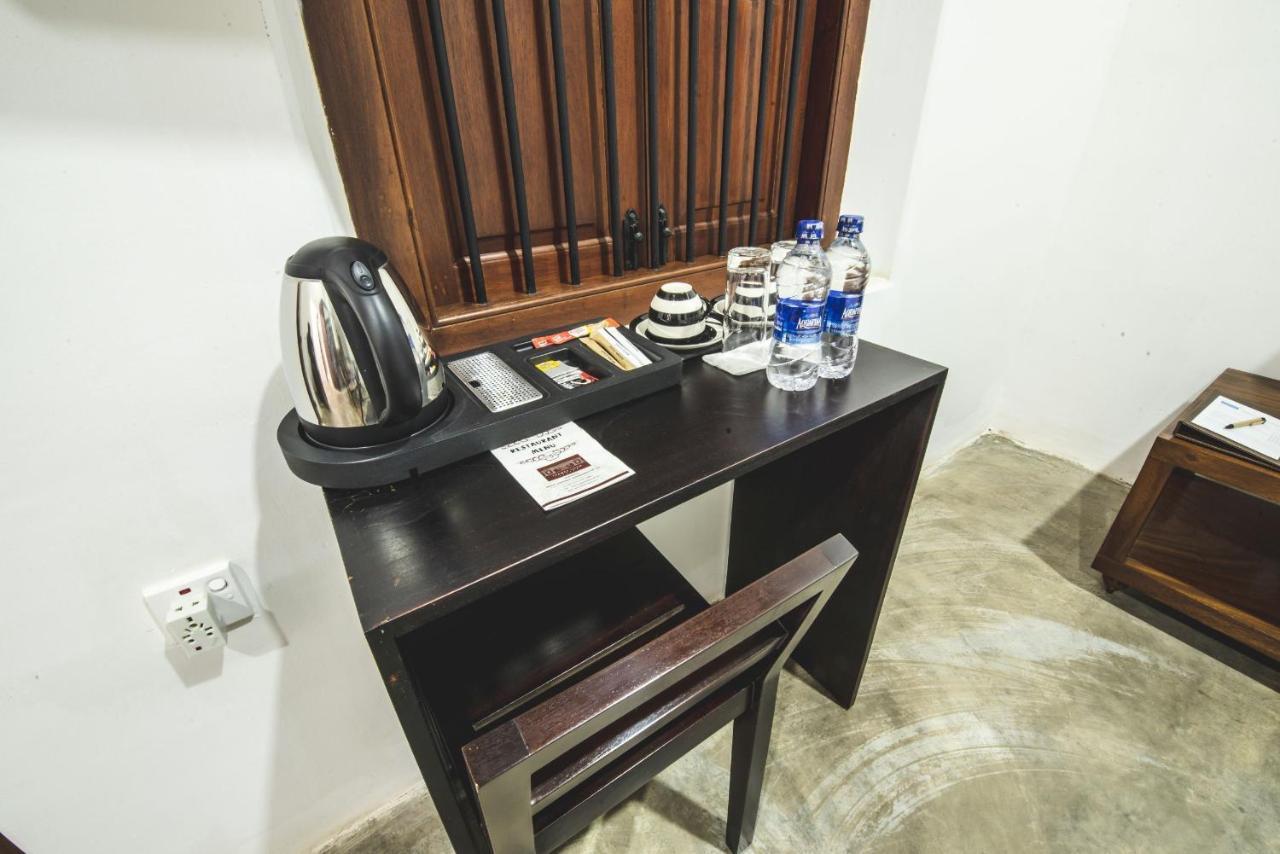 Thambu Illam Hotel Jaffna Eksteriør billede
